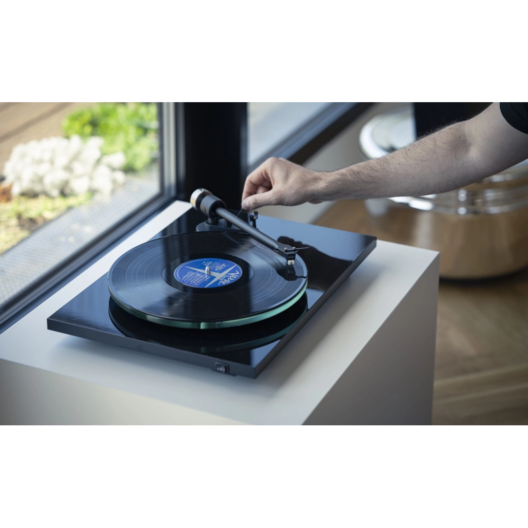 Програвач вінілових пластин Pro-Ject T2 W Rainier High Gloss Black