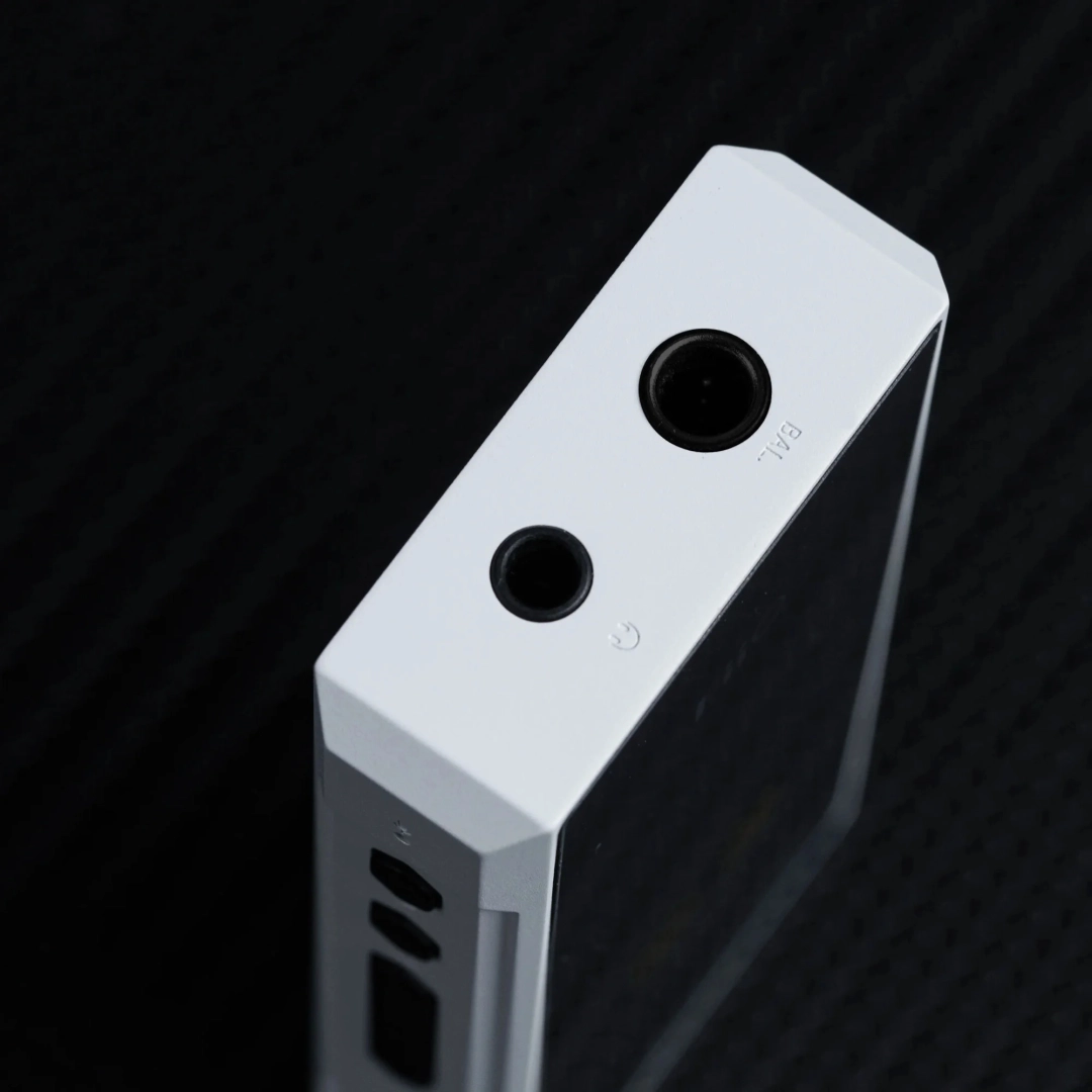 ЦАП та підсилювач FIIO BTR7 White