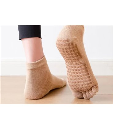 Шкарпетки для йоги та пілатесу нековзкі закриті Amber Grip бежевий (35-40)