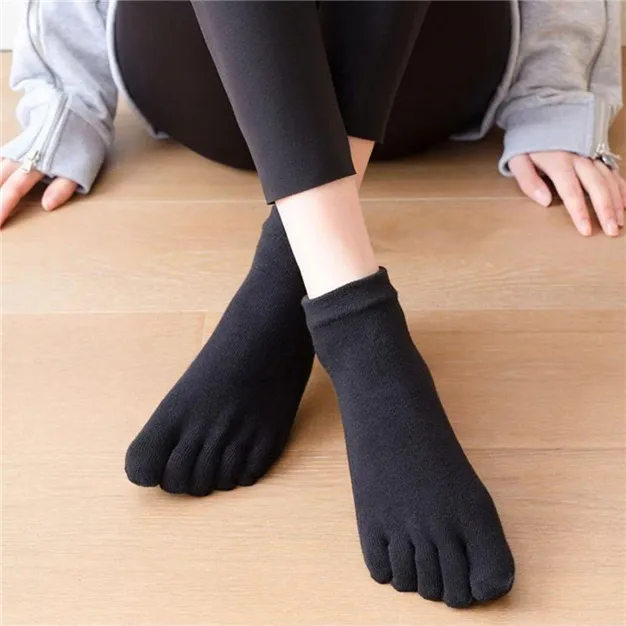 Yoga and Pilates socks non-slip closed Amber Grip black (35-40)