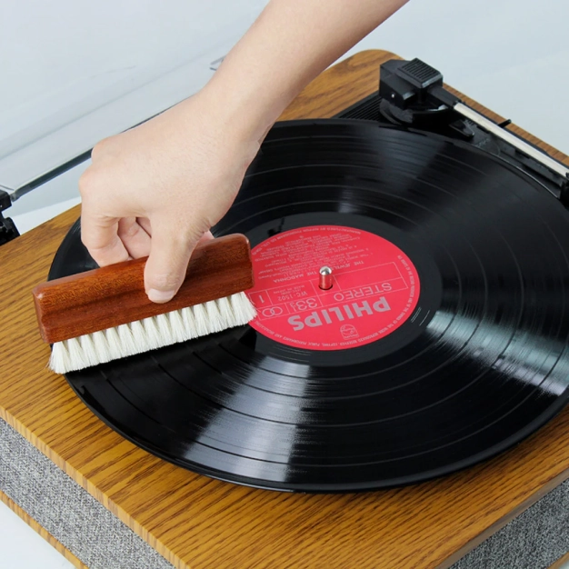 Щітка для чищення вінілових пластинок Goka GK-R32B, відео. Щітка для чищення вінілових пластинок Goka GK-R32B, відео.