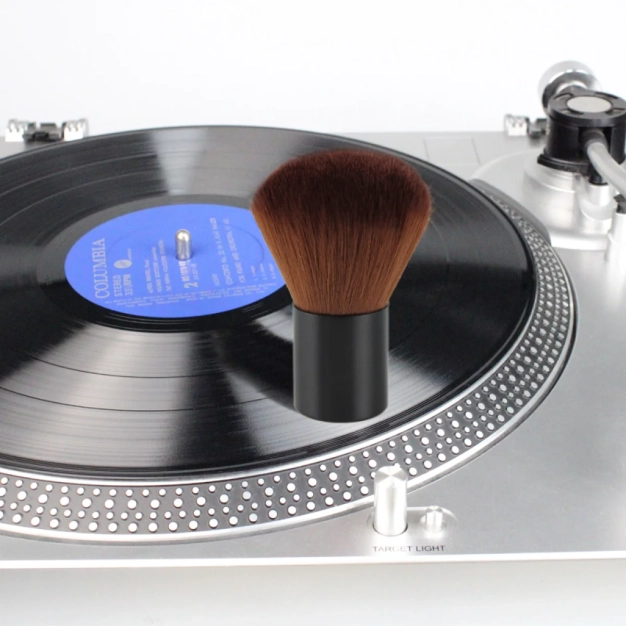 Щітка для чищення вінілових пластинок Goka GK-R50A, відео. Щітка для чищення вінілових пластинок Goka GK-R50A, відео.