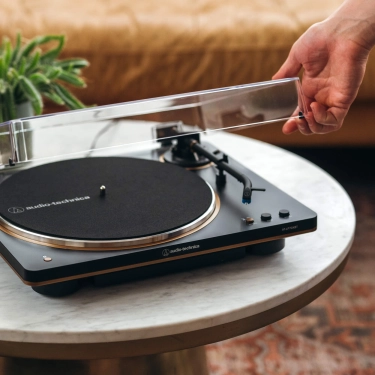Вініловий програвач Audio-Technica AT-LP70XBTWS White Silver