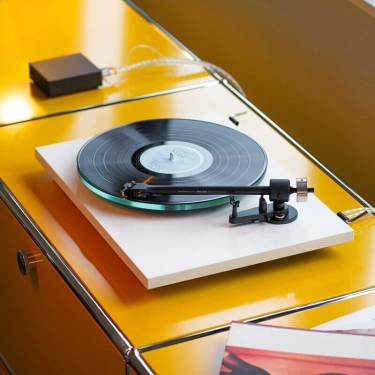 Програвач вінілу Pro-Ject T2 Satin White з картриджем Rainier