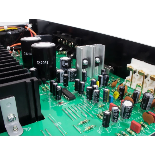 Стереопідсилювач Rotel A8 з фонокоректором, 2 × 40 Вт, чорний