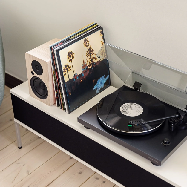 Argon Audio TT-3 Turntable Black - програвач вінілу з картриджем Ortofon OM5e Argon Audio TT-3 Turntable Black - програвач вінілу з картриджем Ortofon OM5e