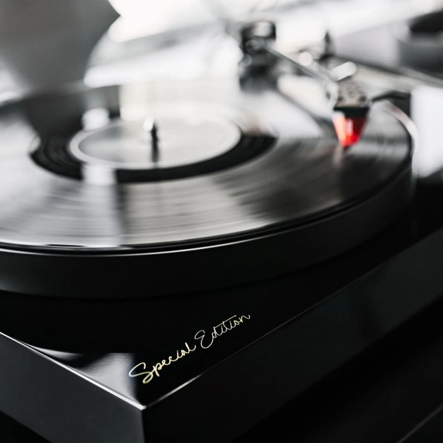 Argon Audio TT-4 SPECIAL EDITION Black з Ortofon 2M Bronze та ремінним приводом Argon Audio TT-4 SPECIAL EDITION Black з Ortofon 2M Bronze та ремінним приводом