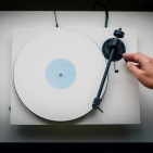 Pro-Ject E1.2 Pick It MM E White – вініловий програвач