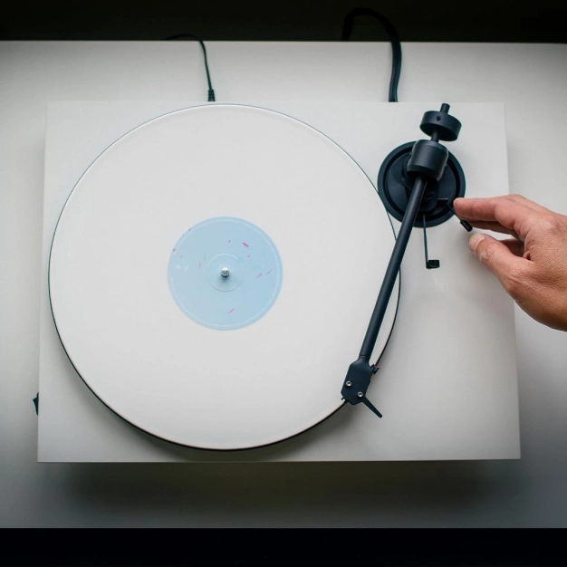 Pro-Ject E1.2 Pick It MM E White – вініловий програвач