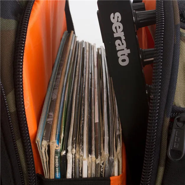 UDG Ultimate DIGI Backpack Black Camo/Orange Inside — відділення для платівок