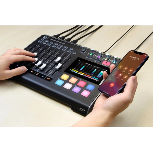 Робоча станція TASCAM Mixcast 4 для подкастів