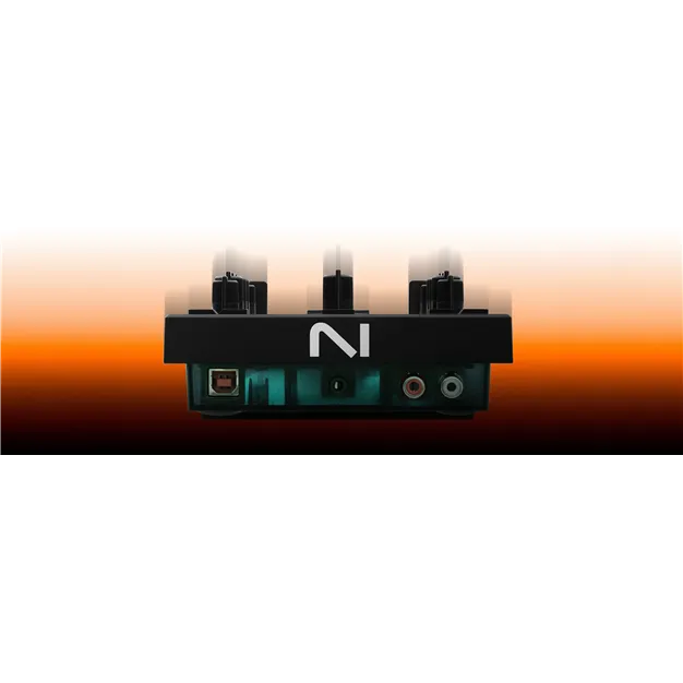 Native Instruments Traktor Z1 MK2 — вигляд ззаду