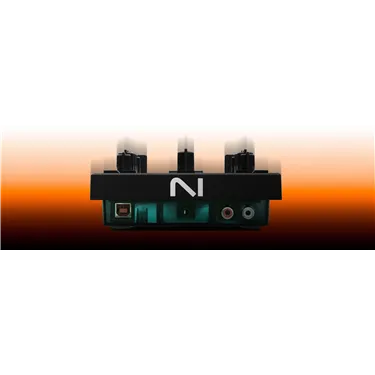 Native Instruments Traktor Z1 MK2 — вигляд ззаду