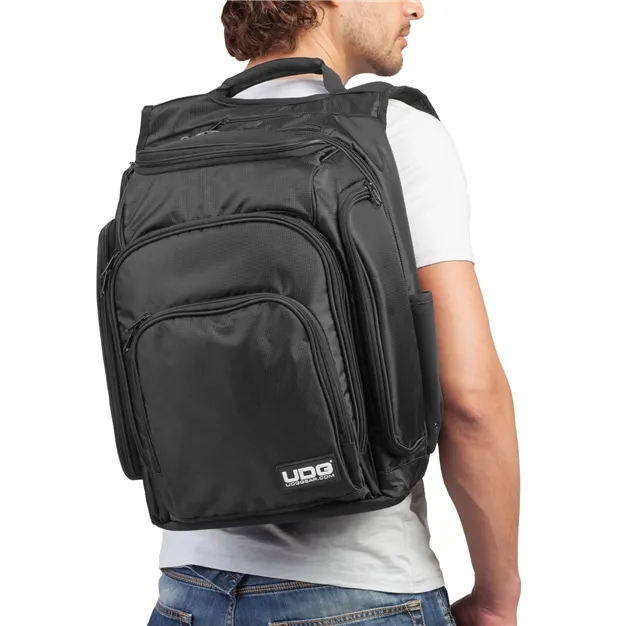 UDG Ultimate DIGI Backpack Black/Orange U9101BL/OR — приклад використання