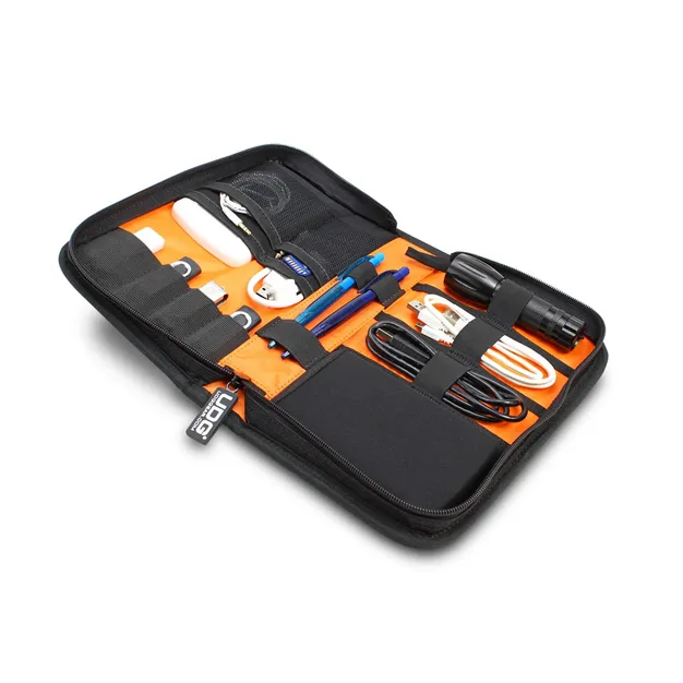 Сумка-органайзер UDG Ultimate DIGI Wallet Small U9982BL/OR — приклад розміщення, вміст не входить