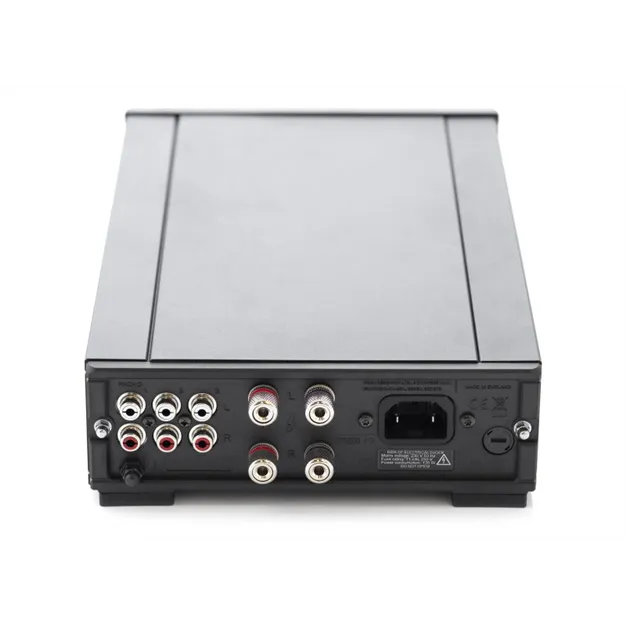 Rega io — Вигляд ззаду