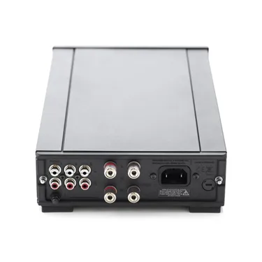 Rega io — Вигляд ззаду