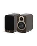 Полична акустична система Q Acoustics 3010c, горіх Claro Walnut — загальний вигляд пари