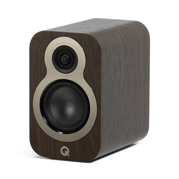 Полична акустична система Q Acoustics 3010c, горіх Claro Walnut — вигляд під кутом