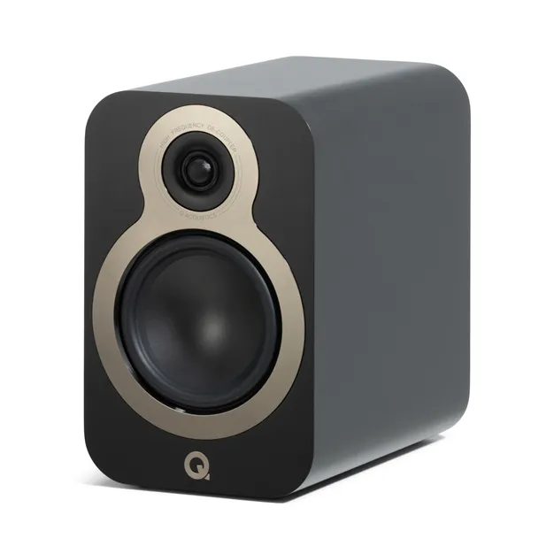 Полична акустична система Q Acoustics 3020c, чорна Satin Black — вигляд під кутом