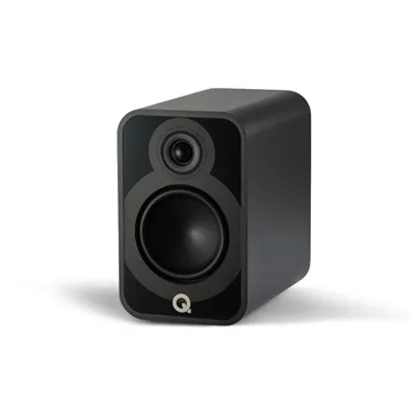 Полична акустична система Q Acoustics 5020, чорна — вигляд під кутом