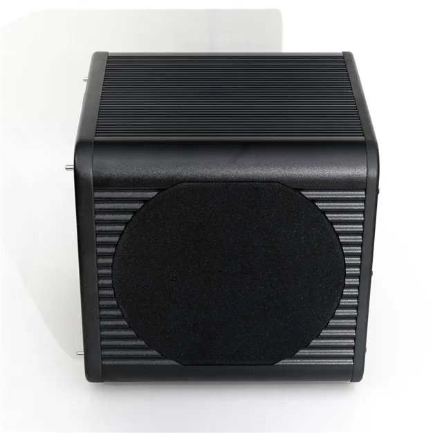 Активний сабвуфер Velodyne MicroVee X — вигляд із захисною решіткою