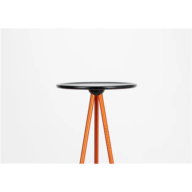 Trettitre Side Table — деталь конструкції
