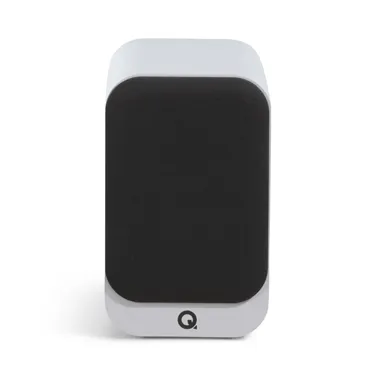 Q Acoustics 3010c, сатиновий білий — вигляд із захисною решіткою
