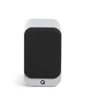 Q Acoustics 3010c, сатиновий білий — вигляд із захисною решіткою