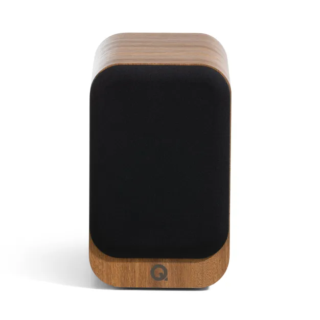 Q Acoustics 3010c, Pin Oak — вигляд із захисною решіткою