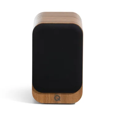 Q Acoustics 3010c, Pin Oak — вигляд із захисною решіткою