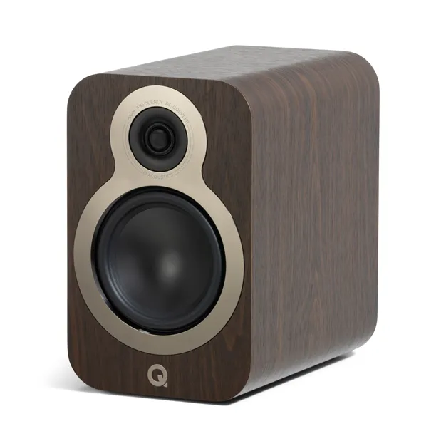 Q Acoustics 3030c, Claro Walnut — вигляд під кутом