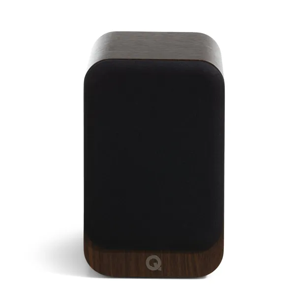 Q Acoustics 3030c, Claro Walnut — вигляд із захисною решіткою