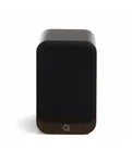 Q Acoustics 3030c, Claro Walnut — вигляд із захисною решіткою