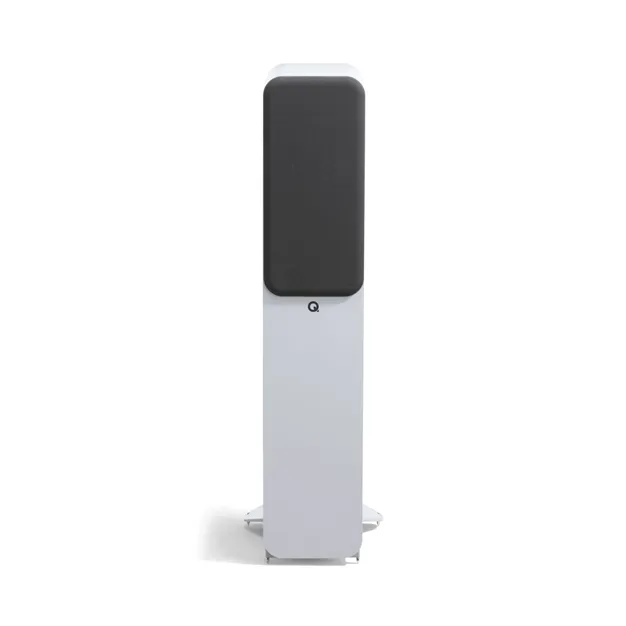 Q Acoustics 3050c, сатиновий білий — вигляд із захисною решіткою
