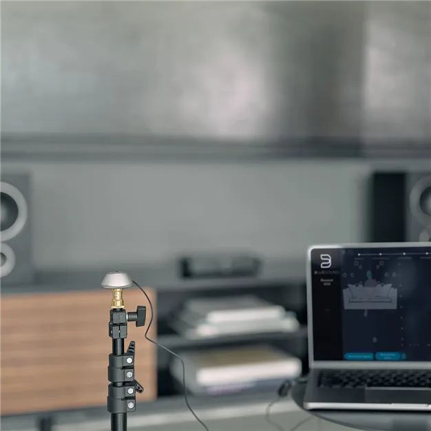 Bluesound Room Calibration Kit - приклад використання, стійка й техніка не входять