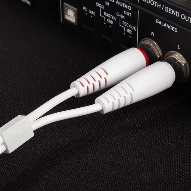 Комплект аудіокабелів UDG U97002WH Jack 6,35 мм — Jack 6,35 мм, 1,5 м, білий — Приклад використання, додаткове обладнання не вхо