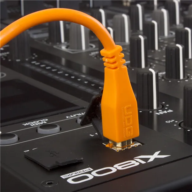 USB-кабель UDG U96001OR USB-C — USB-B, 1,5 м, помаранчевий — Приклад використання, додаткове обладнання не входить до комплекту