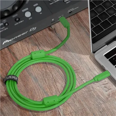 USB-кабель UDG U99001GR USB-C — USB-C, 1,5 м, зелений — Приклад використання, додаткове обладнання не входить до комплекту