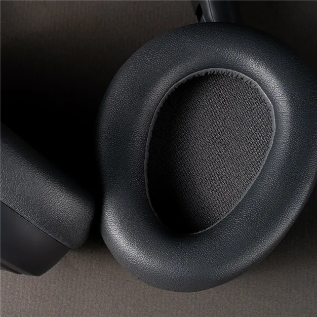 JLab JBuds Lux ANC Graphite — Амбушура великим планом