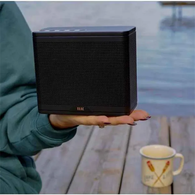 ELAC NAVA 100 Black — Розмір колонки в руці