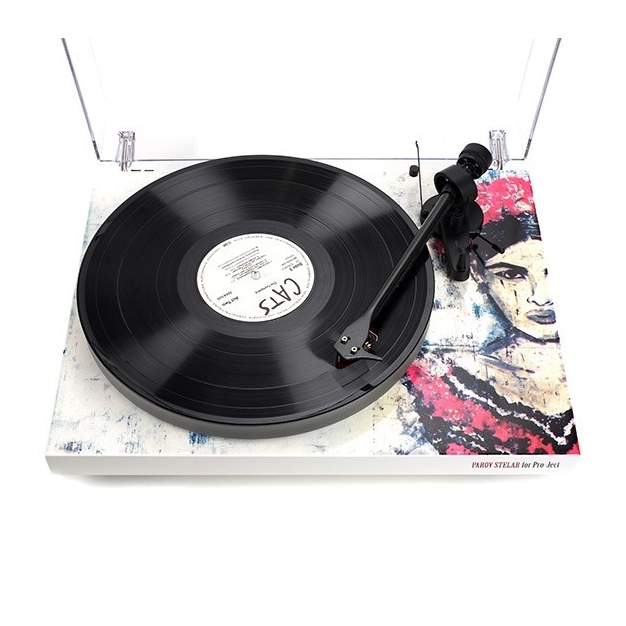 Pro-Ject DEBUT CARBON DC ESPRIT PS00 WHITE FRIDA 2M RED Pro-Ject DEBUT CARBON DC ESPRIT PS00 WHITE FRIDA 2M RED