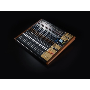 24-канальний багатодоріжковий рекордер Tascam Model-24