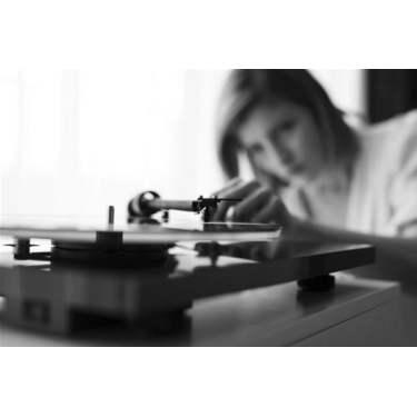 Вініловий програвач Pro-Ject T1 OM5e Piano