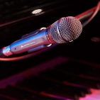 Вокальний мікрофон Audio-Technica AE4100 Вокальний мікрофон Audio-Technica AE4100