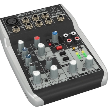 Мікшерний пульт Behringer XENYX Q1202USB