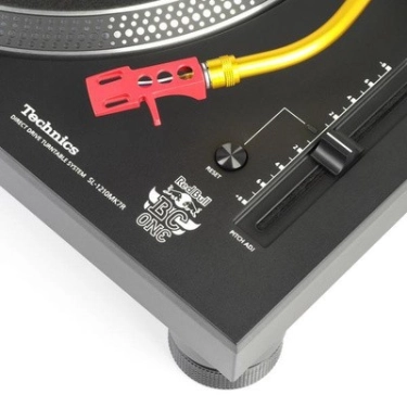 Програвач вінілу Technics SL-1210MK7RE