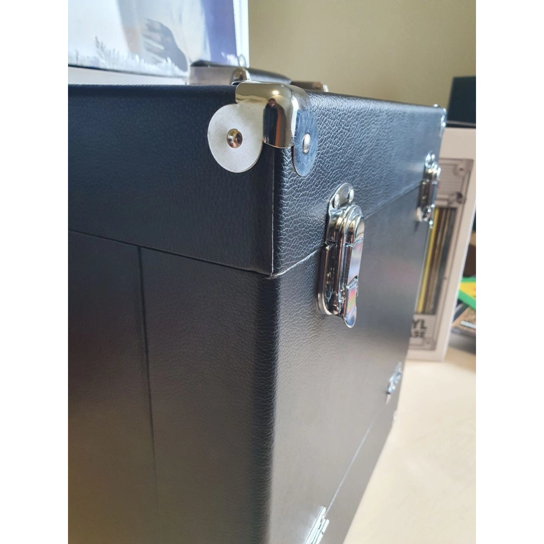 Кейс для грампластинок Retro Musique 12 Inch Wooden Vinyl Storage Case For 35 Lps - Black Leather Style Кейс для грампластинок Retro Musique 12 Inch Wooden Vinyl Storage Case For 35 Lps - Black Leather Style