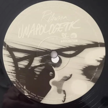 LP2 Rihanna: Unapologetic