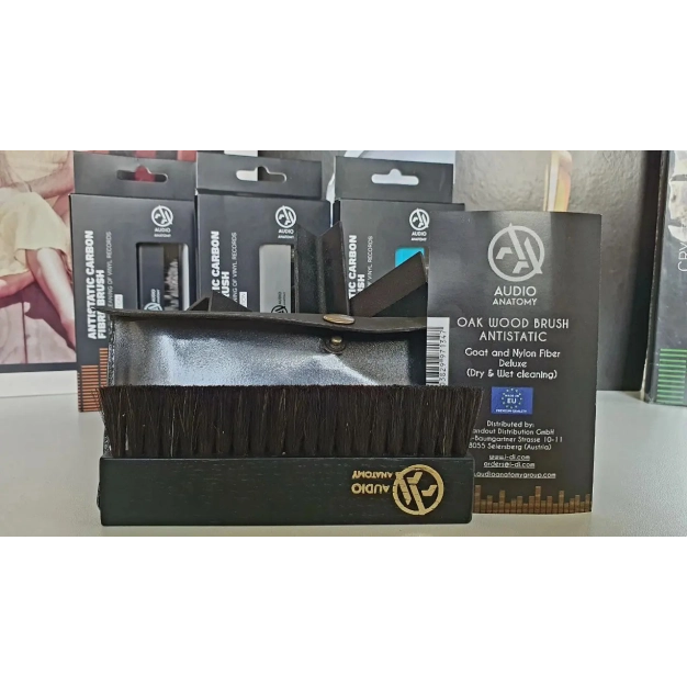 Щітка для чищення вінілу Audio Anatomy Oak Wood Brush Black With Antistatic Goat And Nylon Fiber - Deluxe Dry & Wet Cleaning Щітка для чищення вінілу Audio Anatomy Oak Wood Brush Black With Antistatic Goat And Nylon Fiber - Deluxe Dry & Wet Cleaning